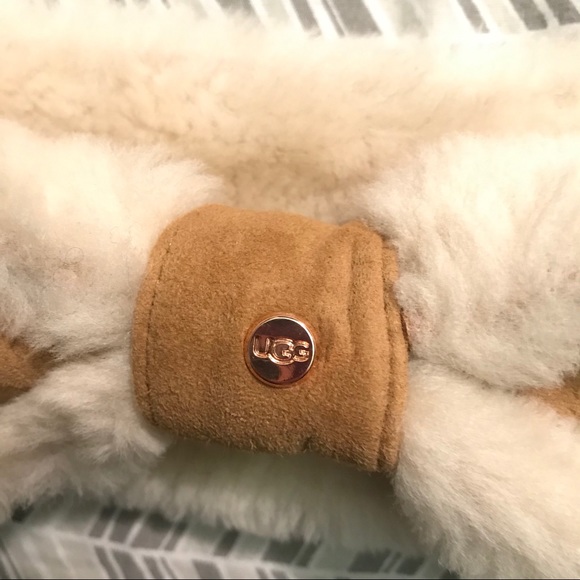 SOLD✨UGG Genuine Shearling Bow Headband - Natural - Picture 4 of 8